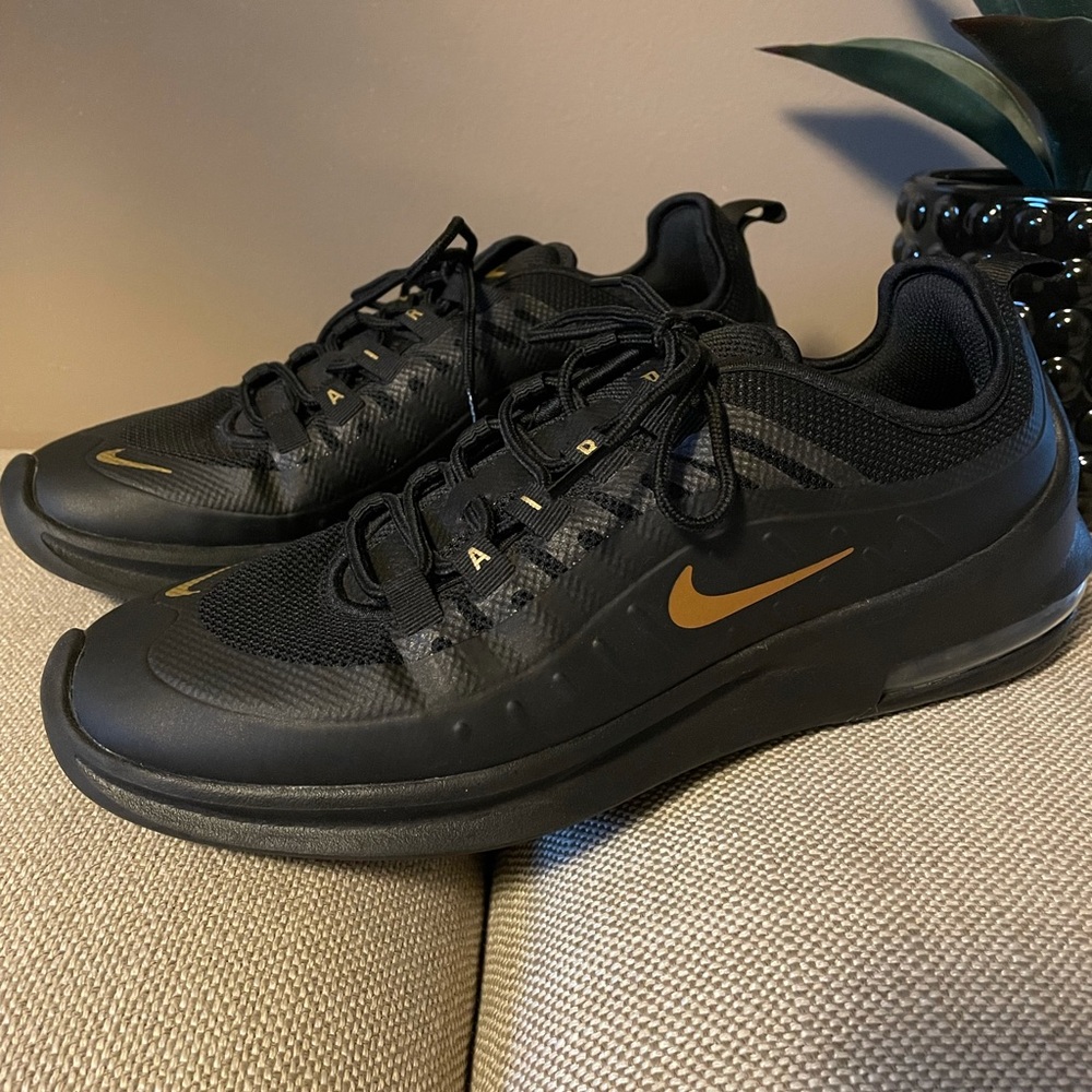 Nike Air Max size 9 1/2
